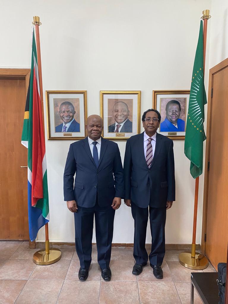زيارة سعادة السفير إلى سفارة جنوب أفريقيا